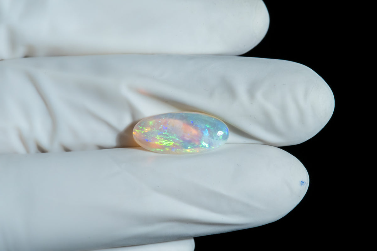 White Opal With Fire 3.31 Carats / 3.64 Ratti