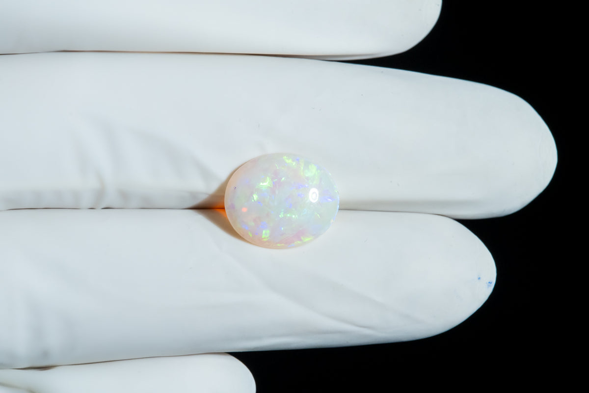 White Opal With Fire 3.51 Carats / 3.86 Ratti