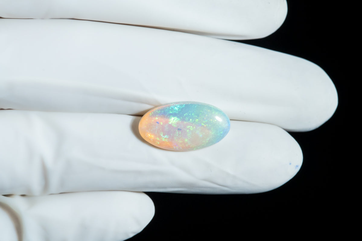 White Opal With Fire 5.95 Carats / 6.54 Ratti