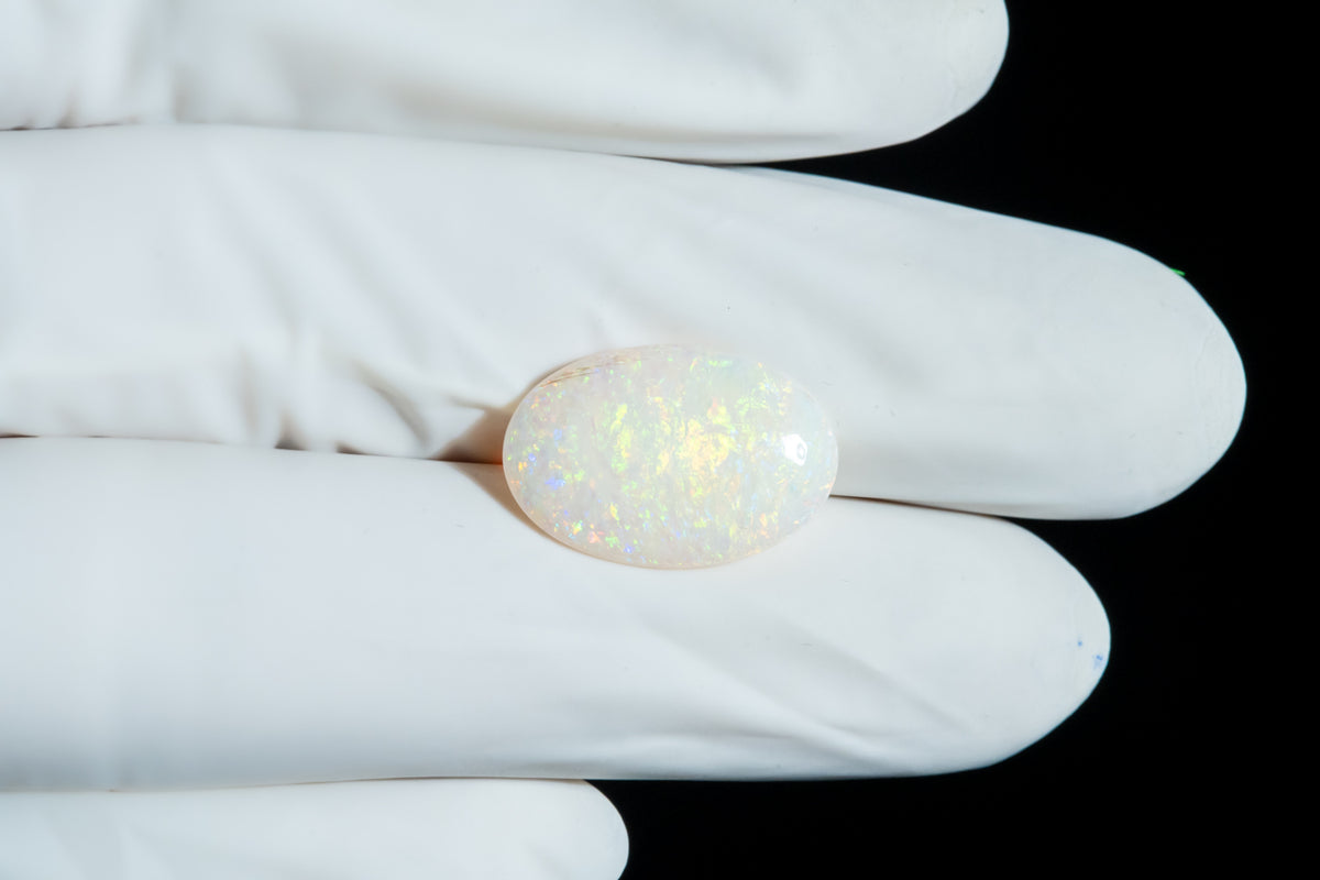 White Opal With Fire 5.17 Carats / 5.68 Ratti