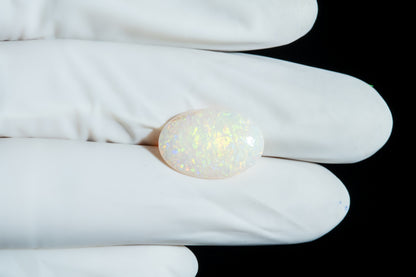 White Opal With Fire 5.17 Carats / 5.68 Ratti