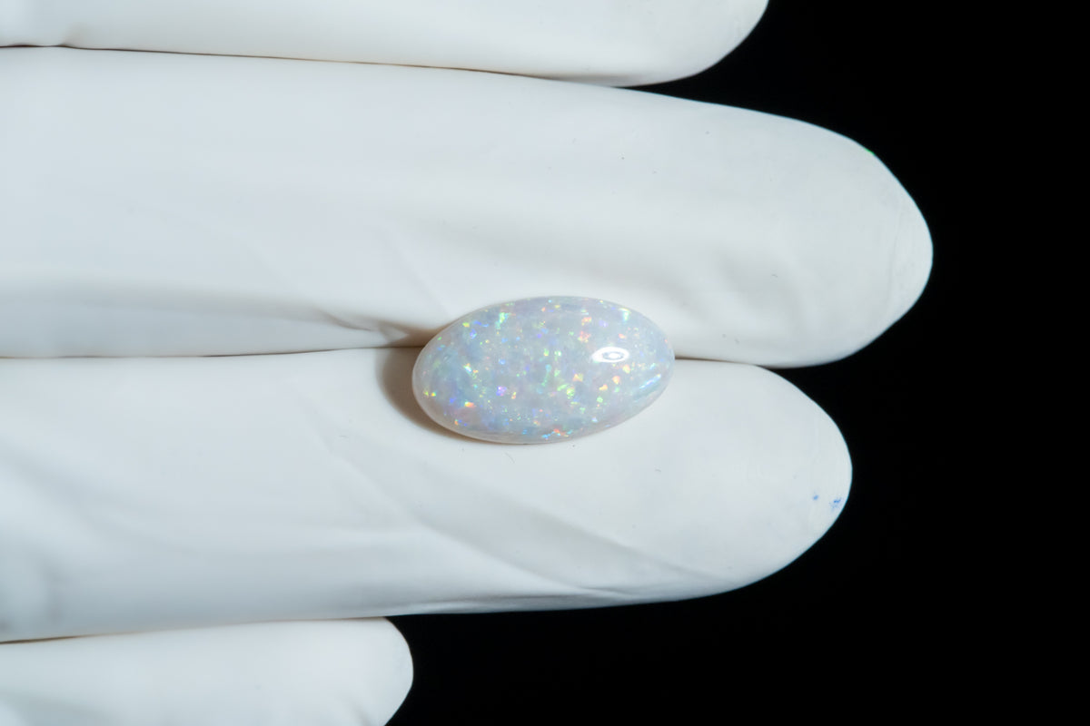White Opal With Fire 4.19 Carats / 4.6 Ratti