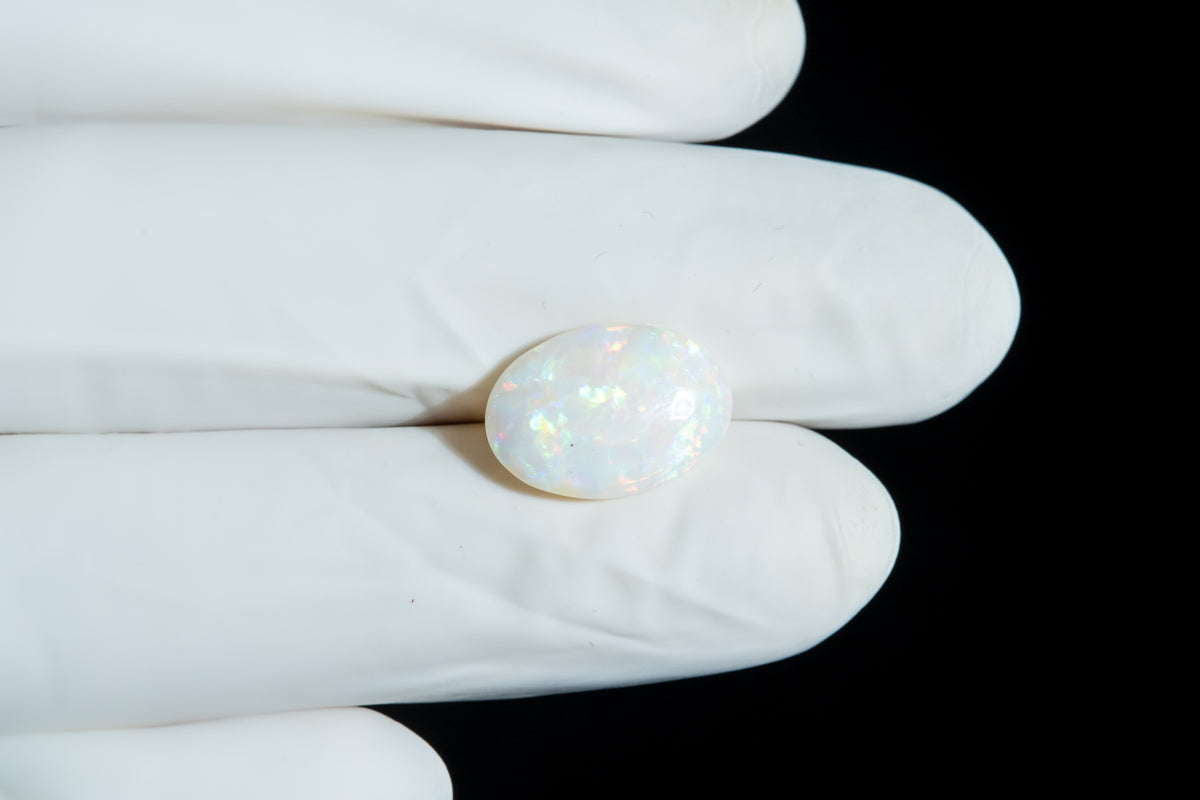 White Opal With Fire 4.09 Carats / 4.49 Ratti