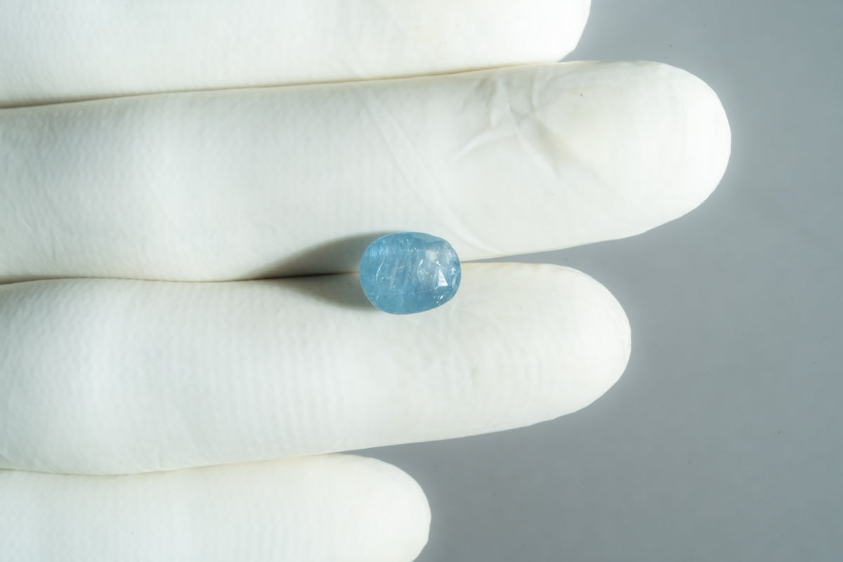 Natural Blue Sapphire 4.66 Carats / 5.12 Ratti