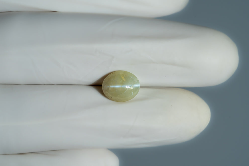 Cat's Eye (Lehsuniya) 3.80 Carats / 4.18 Ratti