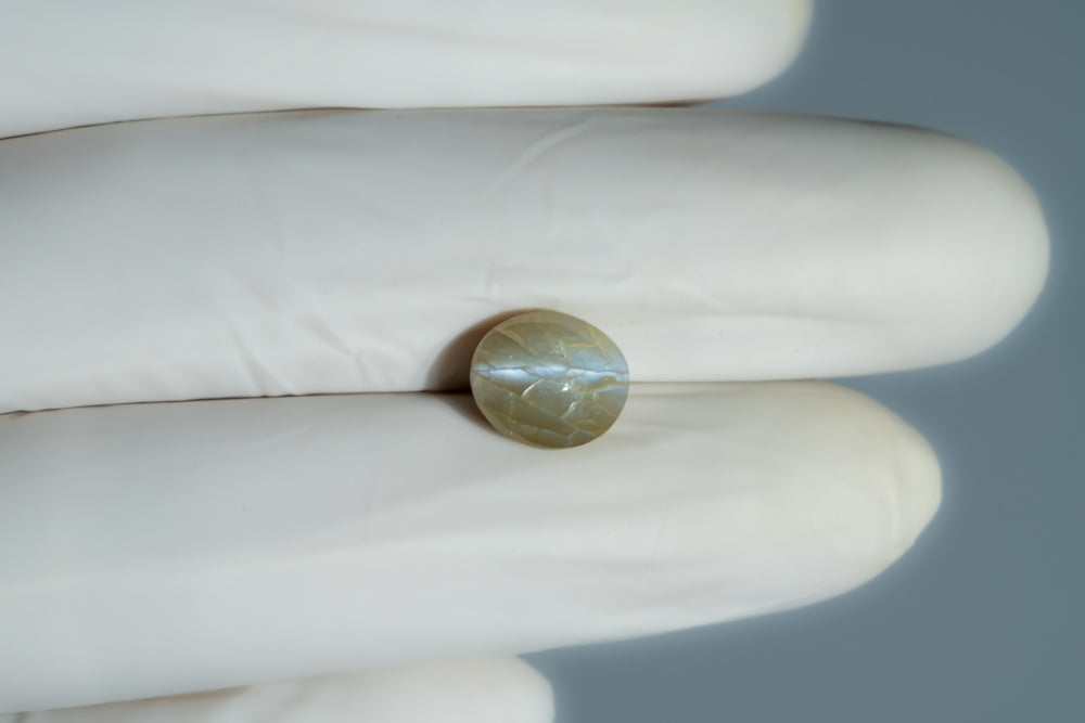 Cat's Eye (Lehsuniya) 5.82 Carats / 6.4 Ratti
