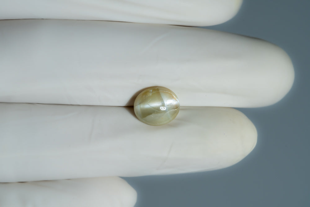 Cat's Eye (Lehsuniya) 4.38 Carats / 4.81 Ratti