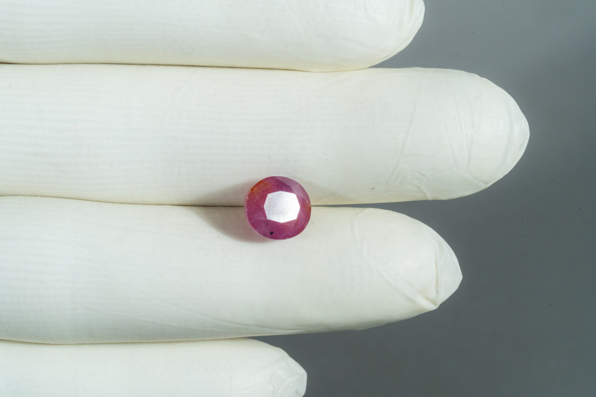 African Ruby (Manik) 4.90 Carats / 5.38 Ratti