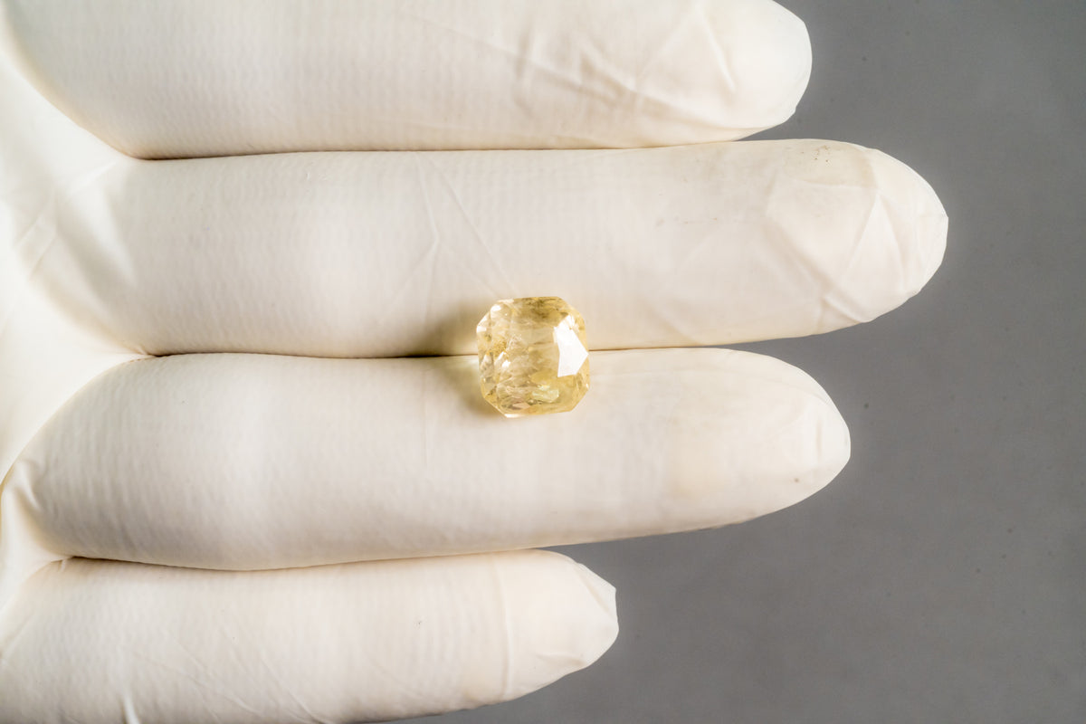 Natural Yellow Sapphire 8.72 Carats / 9.58 Ratti