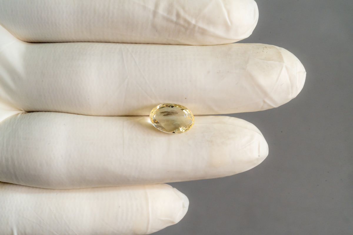 Natural Yellow Sapphire 4.55 Carats / 5 Ratti