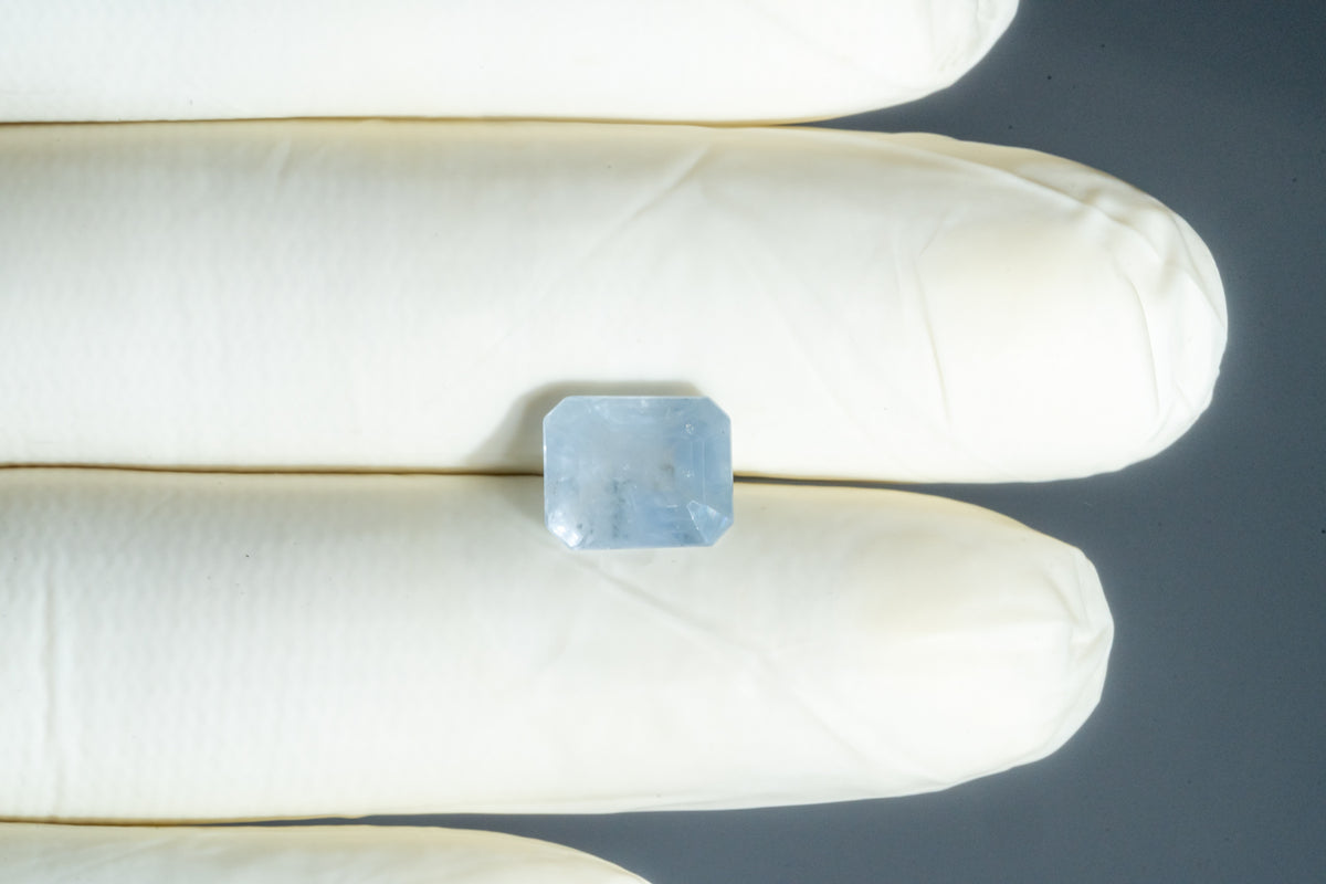 Natural Blue Sapphire 6.16 Carats / 6.77 Ratti