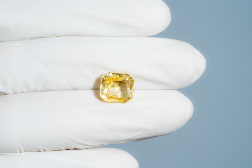Natural Yellow Sapphire 7.19 Carats / 7.9 Ratti