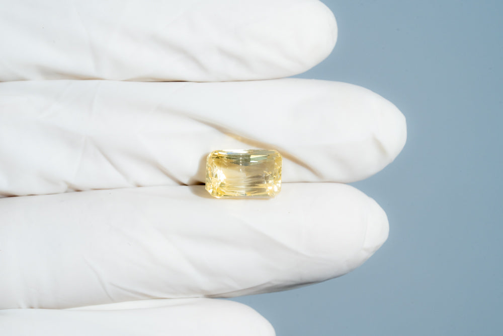 Natural Yellow Sapphire 7.11 Carats / 7.81 Ratti