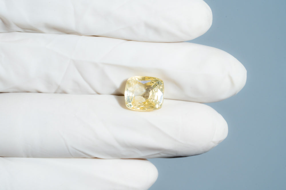 Natural Yellow Sapphire 7.86 Carats / 8.64 Ratti