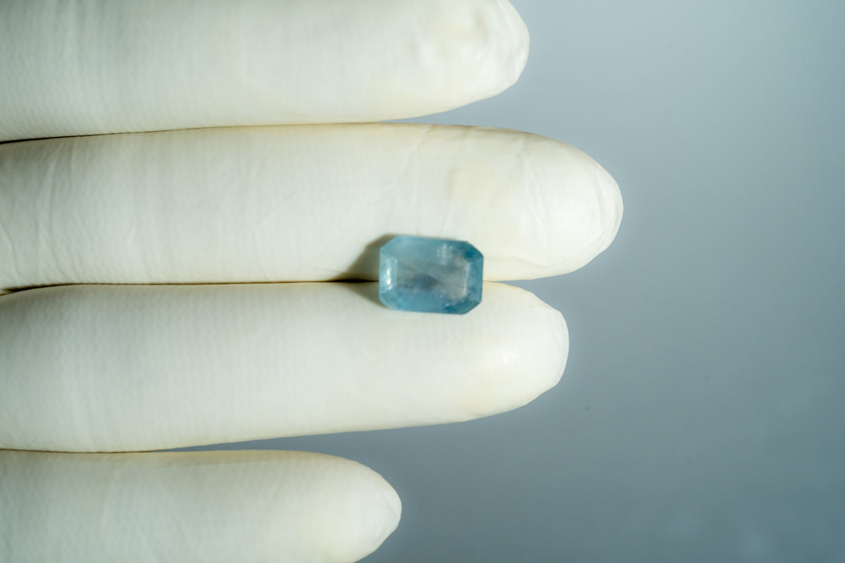 Natural Blue Sapphire 6.09 Carats / 6.69 Ratti