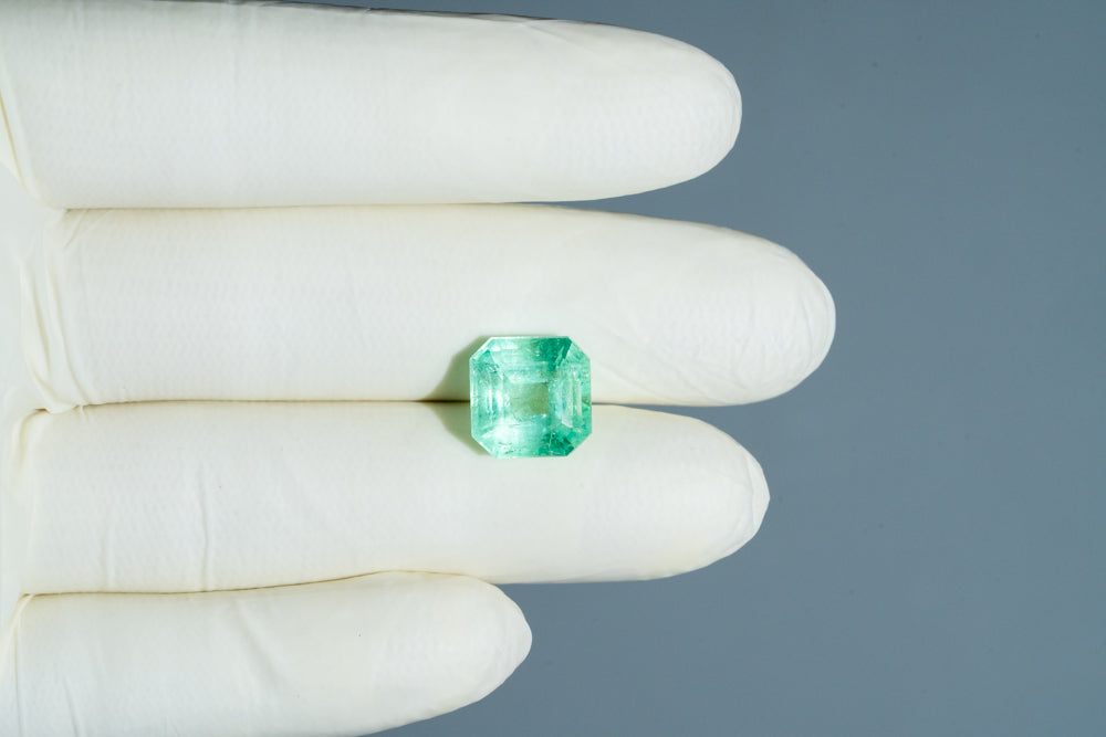 Columbian Emerald (Panna) 8.09 Carats / 8.89 Ratti
