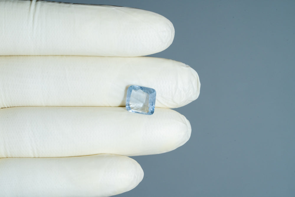 Natural Blue Sapphire 4.88 Carats / 5.36 Ratti