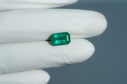 Zambian Emerald (Panna) 3.88 Carats / 4.26 Ratti