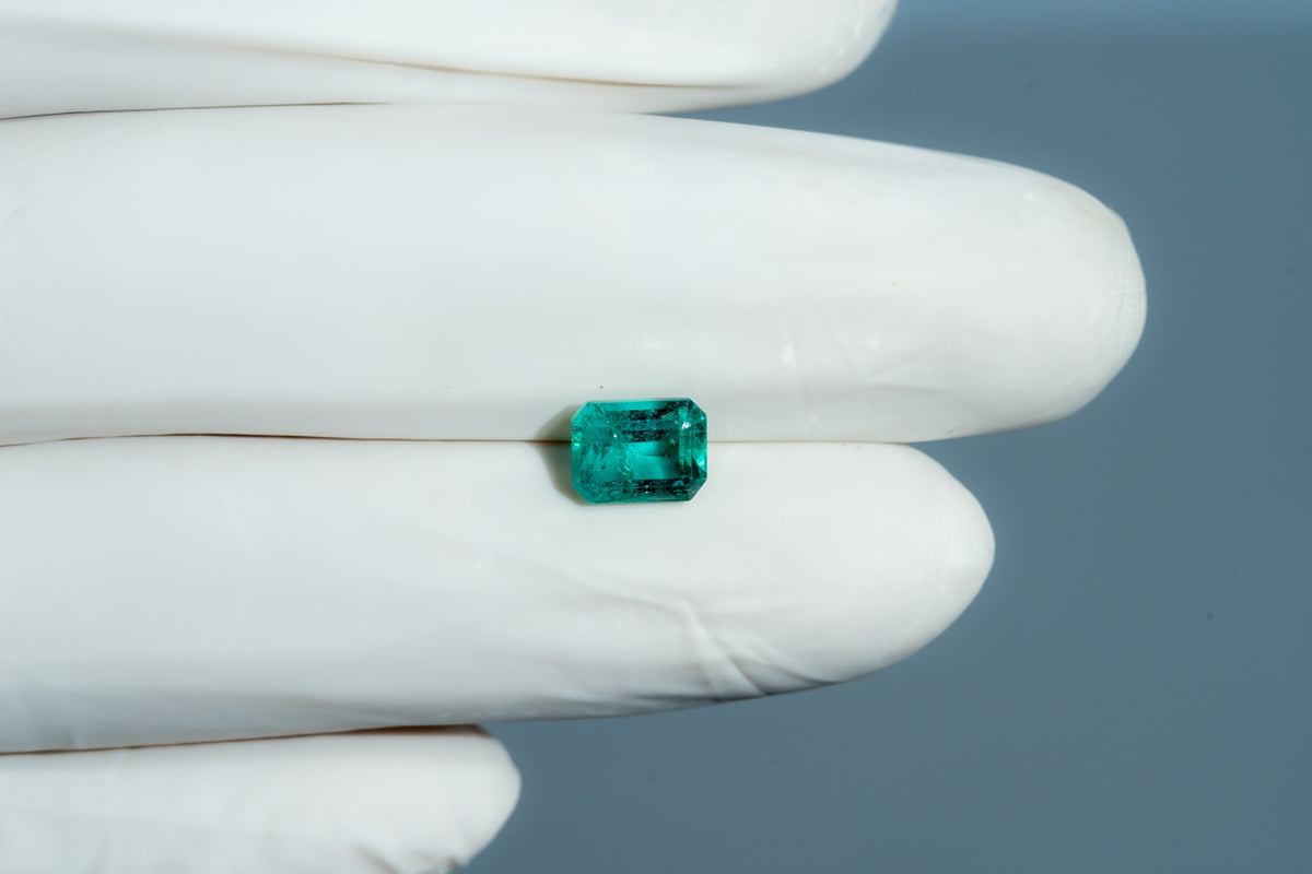 Zambian Emerald (Panna) 1.97 Carats / 2.16 Ratti