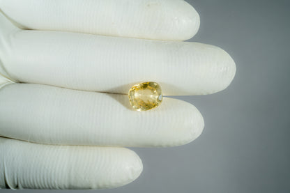 Natural Yellow Sapphire 6.89 Carats / 7.57 Ratti