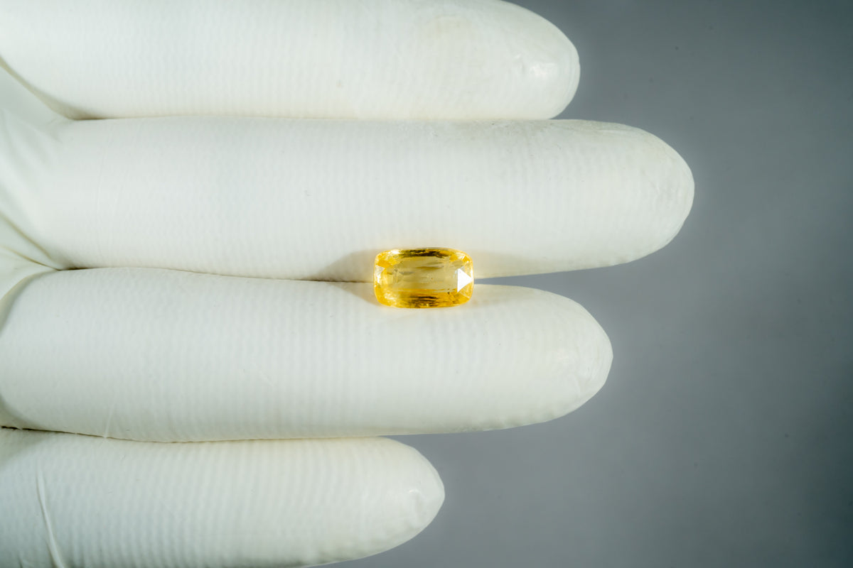 Natural Yellow Sapphire 5.53 Carats / 6.08 Ratti