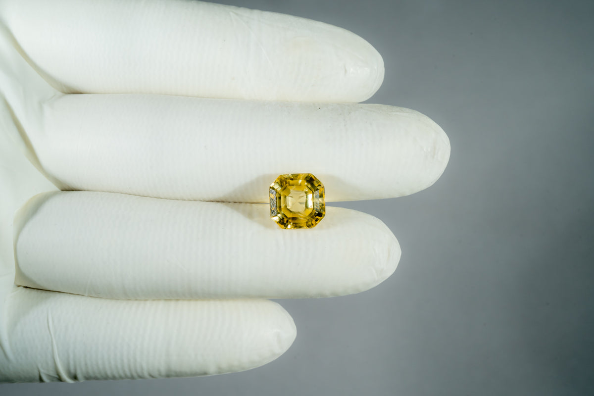 Natural Yellow Sapphire 7.65 Carats / 8.41 Ratti