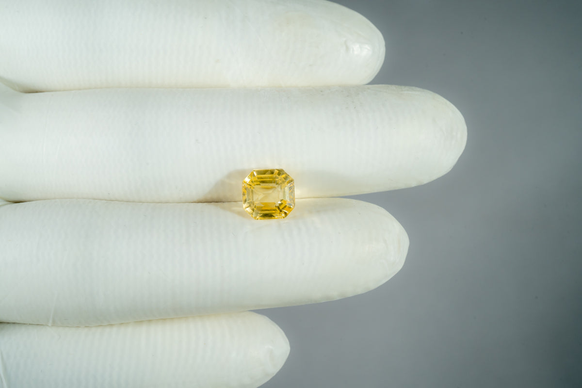 Natural Yellow Sapphire 4.69 Carats / 5.15 Ratti