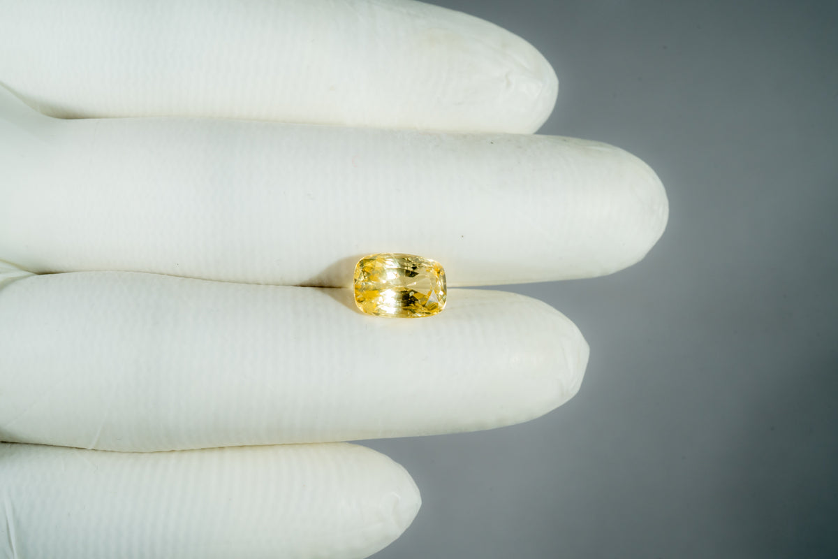 Natural Yellow Sapphire 5.29 Carats / 5.81 Ratti