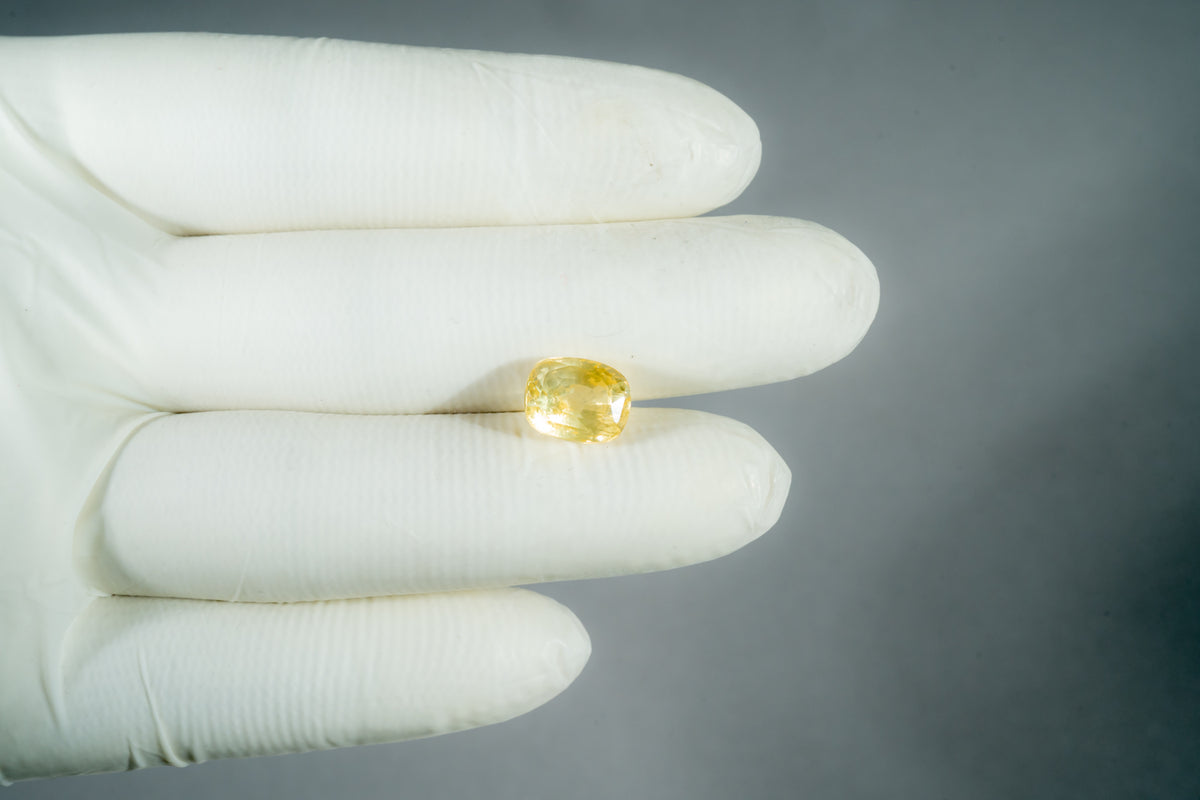Natural Yellow Sapphire 7.20 Carats / 7.91 Ratti