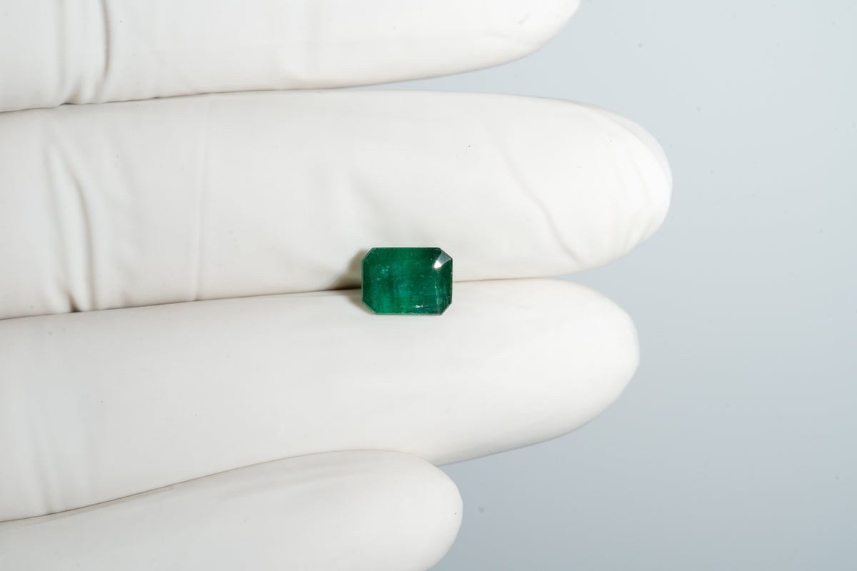 Minor Oil Zambian Emerald 1.86 Carats / 2.04 Ratti