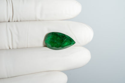 Minor Oil Zambian Emerald 8.55 Carats / 9.4 Ratti