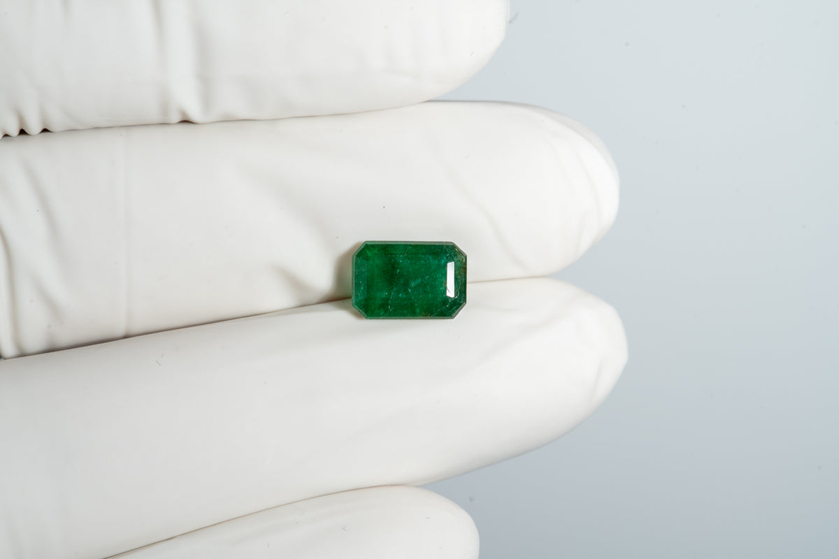 Minor Oil Zambian Emerald 2.46 Carats / 2.7 Ratti