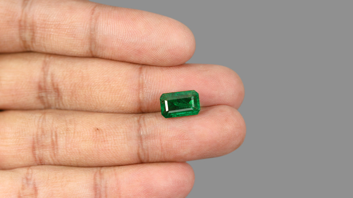 Zambian Emerald (Panna) 4.22 Carats / 4.64 Ratti