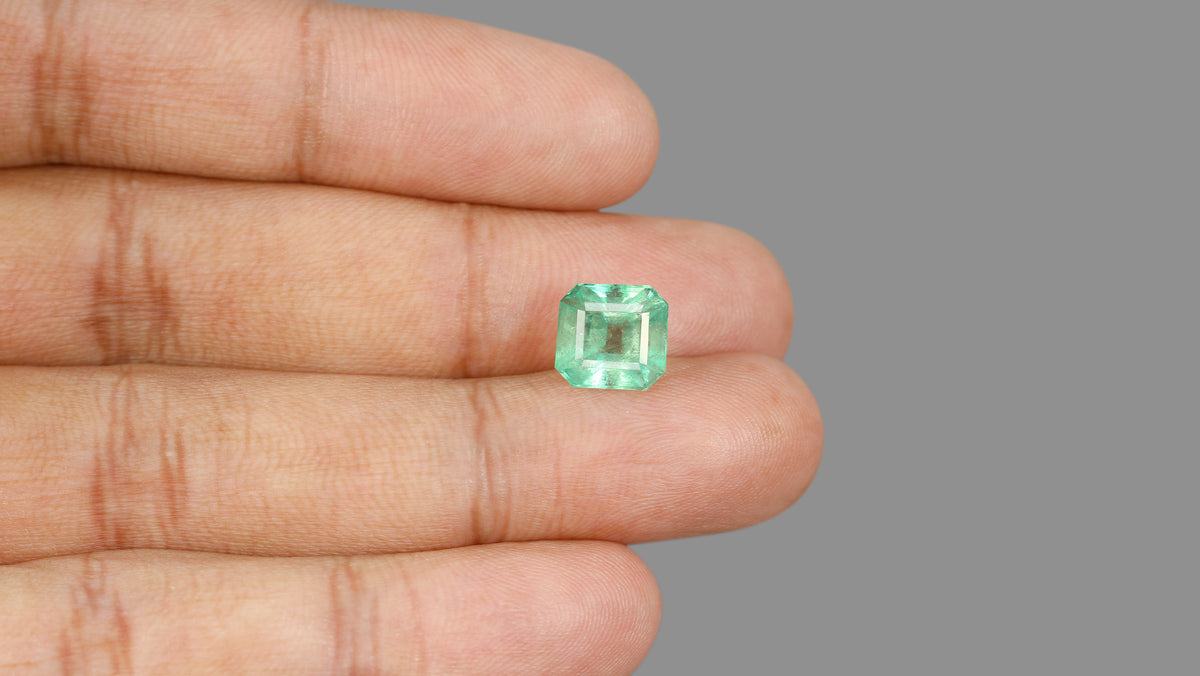 Columbian Emerald (Panna) 4.27 Carats / 4.69 Ratti