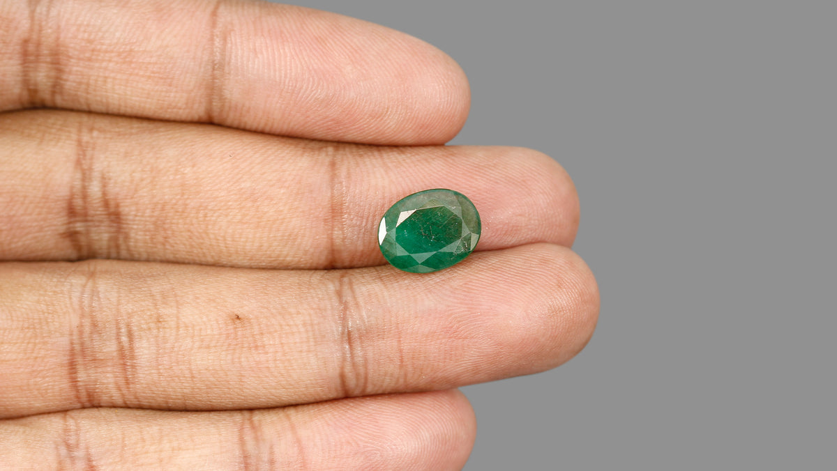 Minor Oil Zambian Emerald 3.80 Carats / 4.18 Ratti