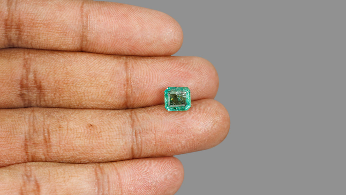Zambian Emerald (Panna) 2.76 Carats / 3.03 Ratti