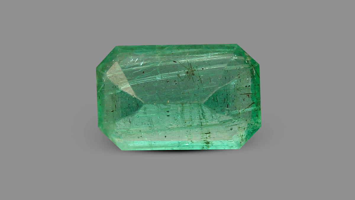 Zambian Emerald (Panna) 3.88 Carats / 4.26 Ratti