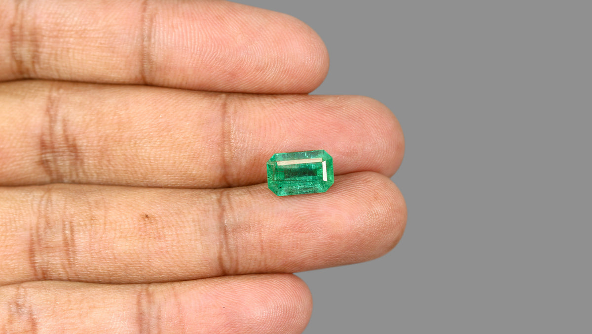 Zambian Emerald (Panna) 3.88 Carats / 4.26 Ratti