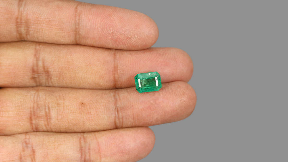 Zambian Emerald (Panna) 3.22 Carats / 3.54 Ratti