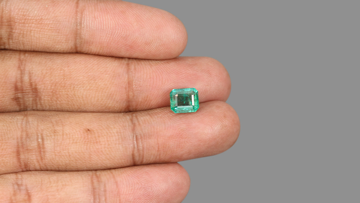 Zambian Emerald (Panna) 2.39 Carats / 2.63 Ratti