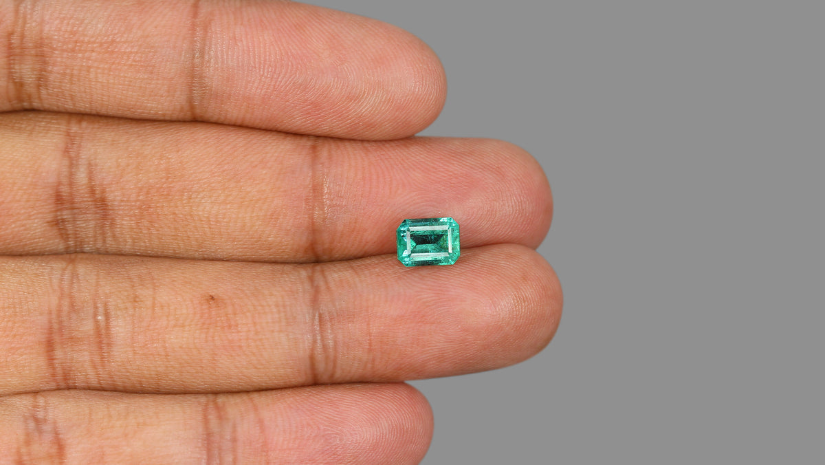 Zambian Emerald (Panna) 1.97 Carats / 2.16 Ratti