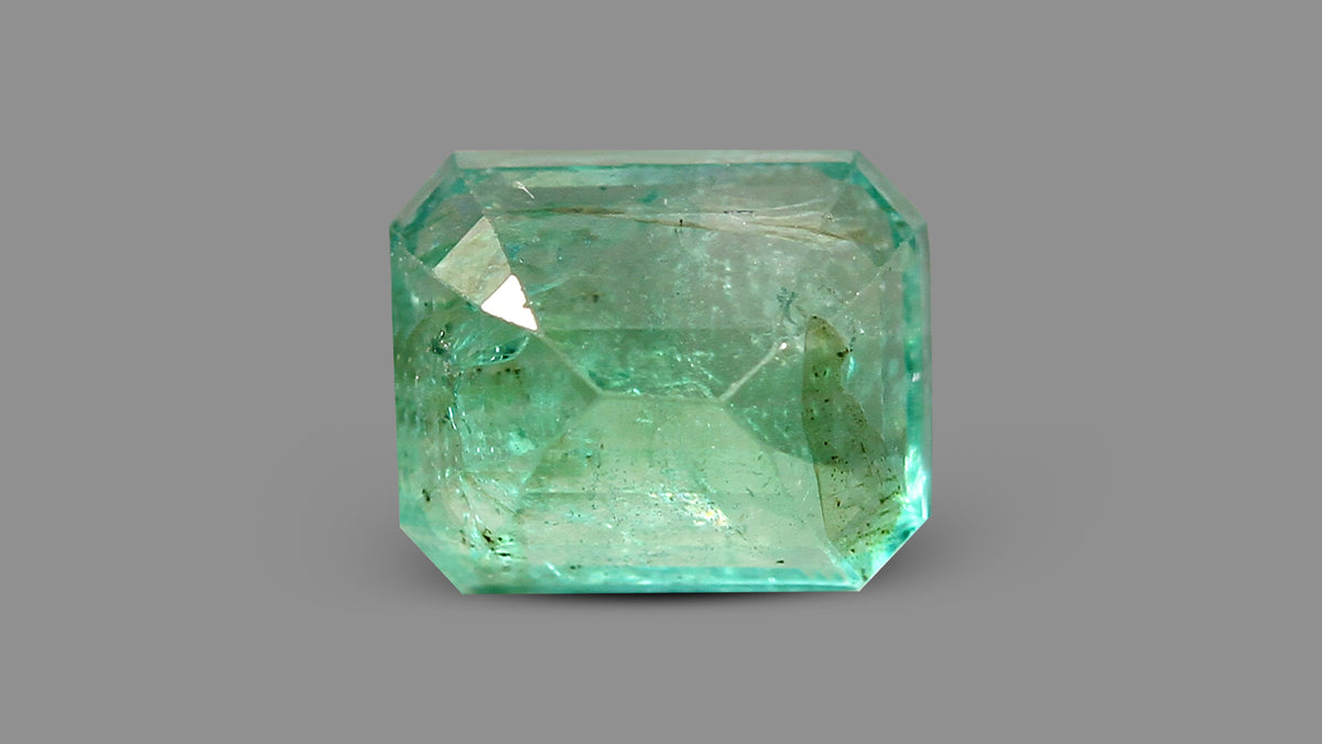 Zambian Emerald (Panna) 3.97 Carats / 4.36 Ratti