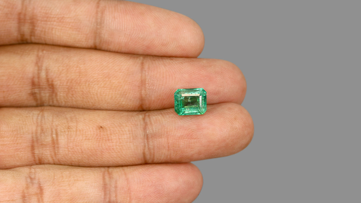Zambian Emerald (Panna) 3.97 Carats / 4.36 Ratti