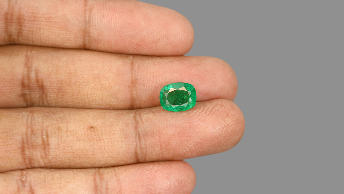 Zambian Emerald (Panna) 3.01 Carats / 3.31 Ratti