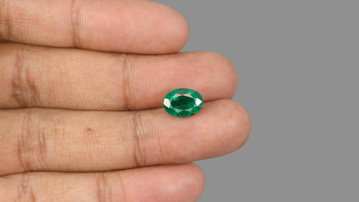 Zambian Emerald (Panna) 3.45 Carats / 3.79 Ratti
