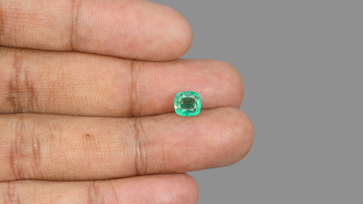 Zambian Emerald (Panna) 1.66 Carats / 1.82 Ratti