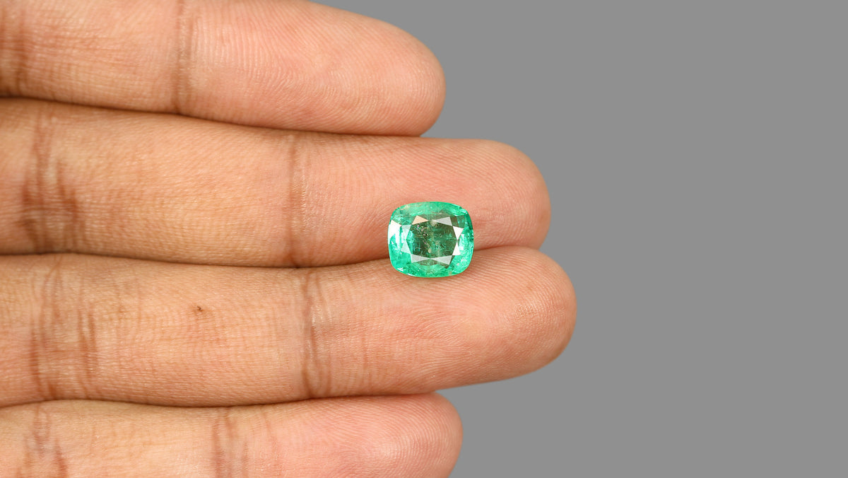 Zambian Emerald (Panna) 3.85 Carats / 4.23 Ratti