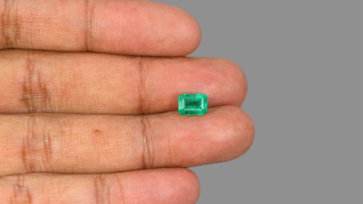 Zambian Emerald (Panna) 1.86 Carats / 2.04 Ratti