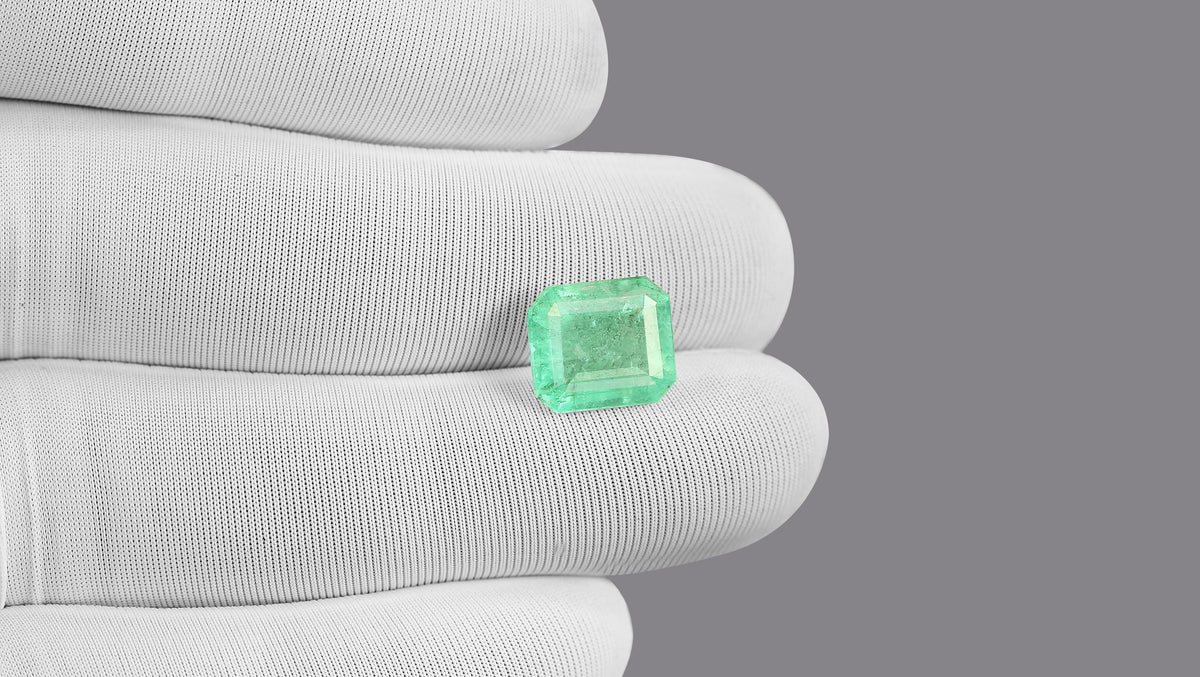 Columbian Emerald (Panna) 4.65 Carats / 5.11 Ratti
