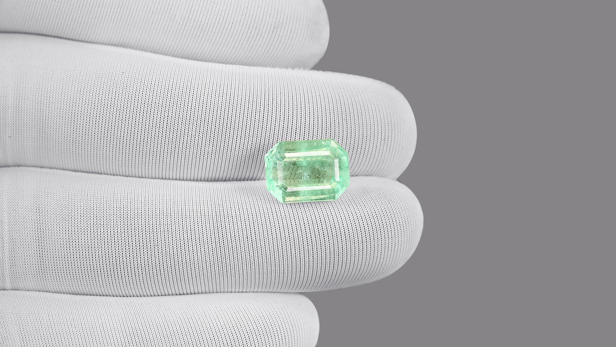 Columbian Emerald (Panna) 5.42 Carats / 5.96 Ratti